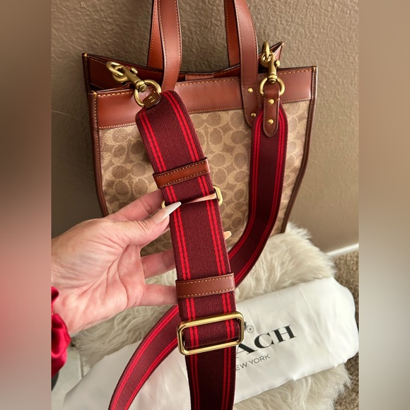 Authentic Coach Tote W/ removable stylish strap & Dust Bag!! - Picture 3 of 13